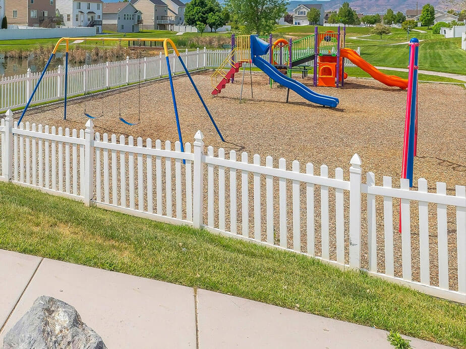 Vinyl fence contractor in Upstate of South Carolina